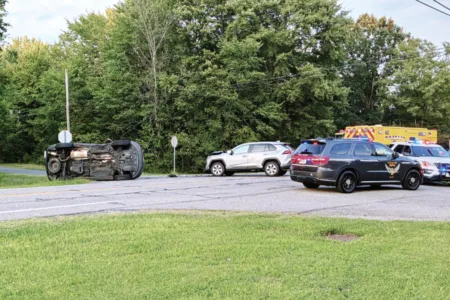 2 vehicles involved in Bazetta rollover crash